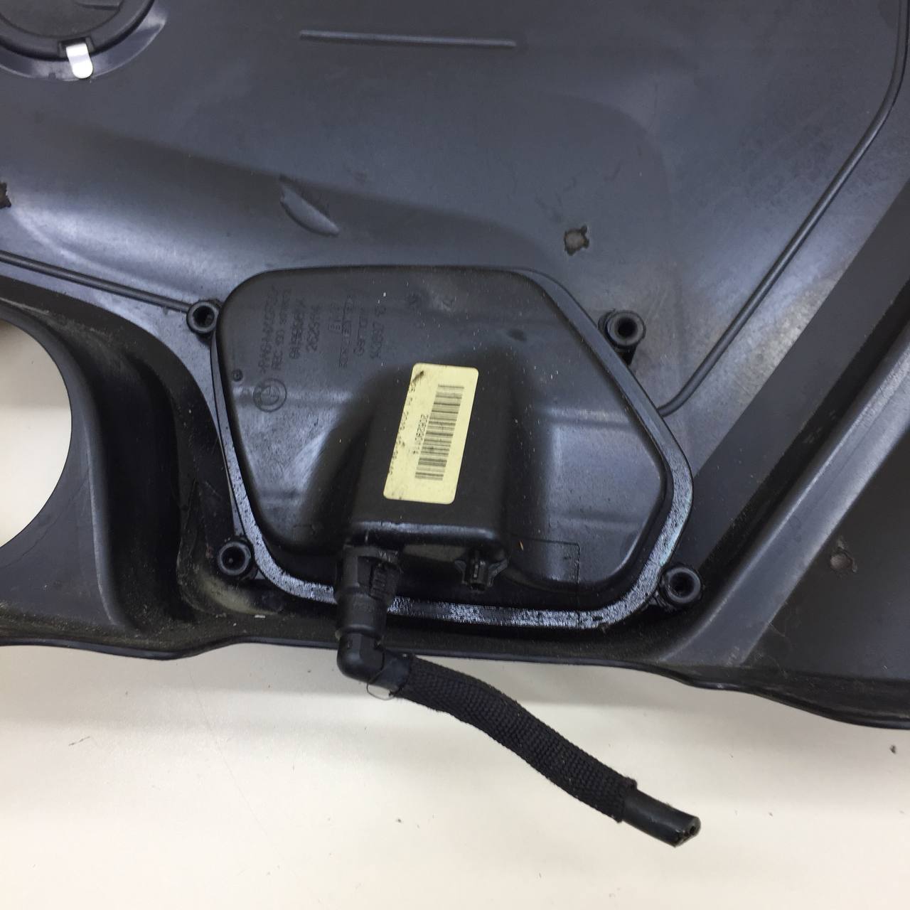 Крышка двигателя декоративная BMW 3-series F30/F31 2011> Крышка двигателя декоративная BMW 3-series F30/F31 2011>