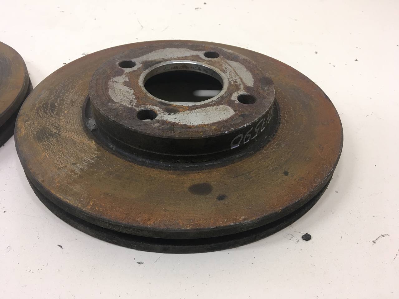 Диск тормозной передний Ford Fusion (JU) 2002-2012 Диск тормозной передний Ford Fusion (JU) 2002-2012