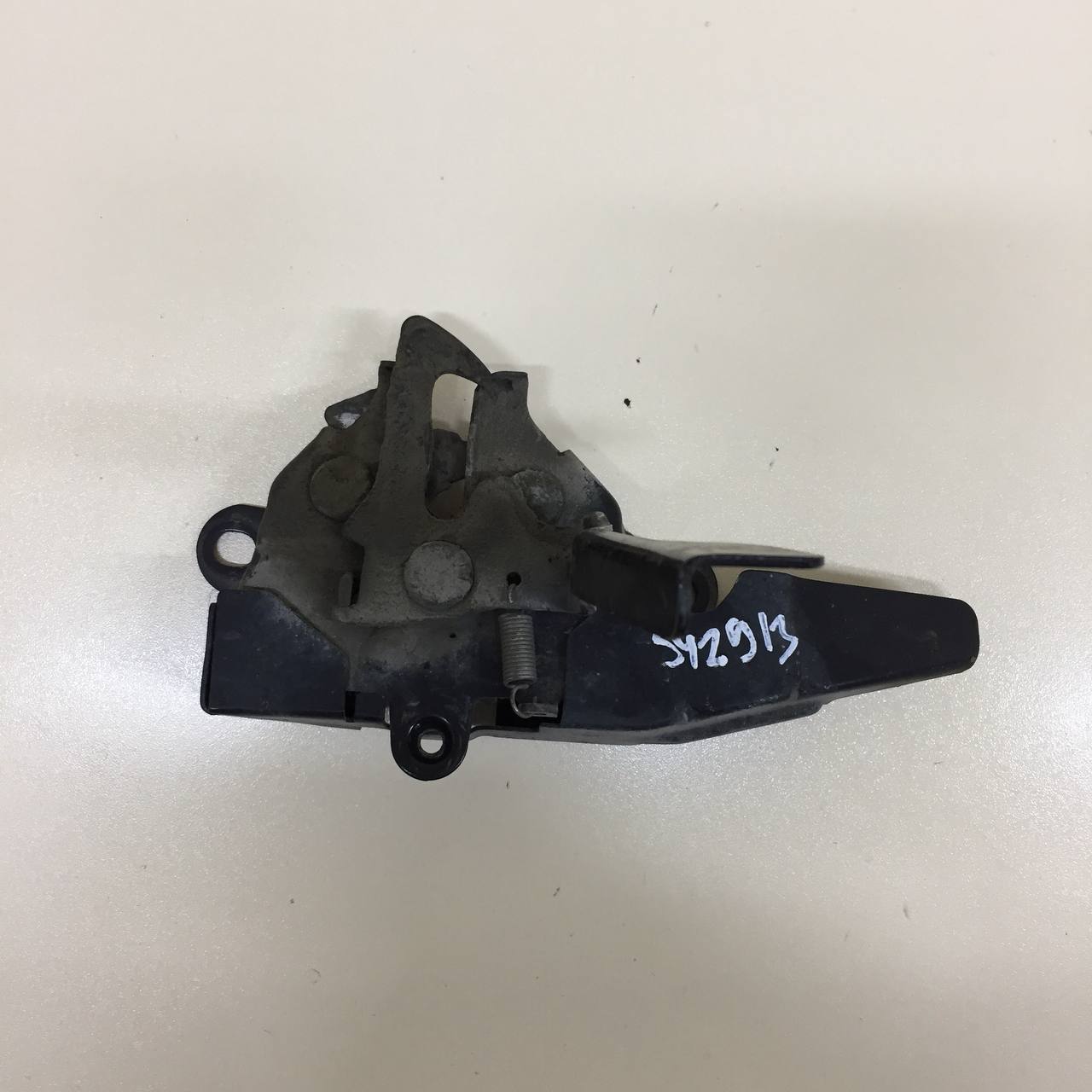 Замок капота Toyota Corolla E180 2013-2019