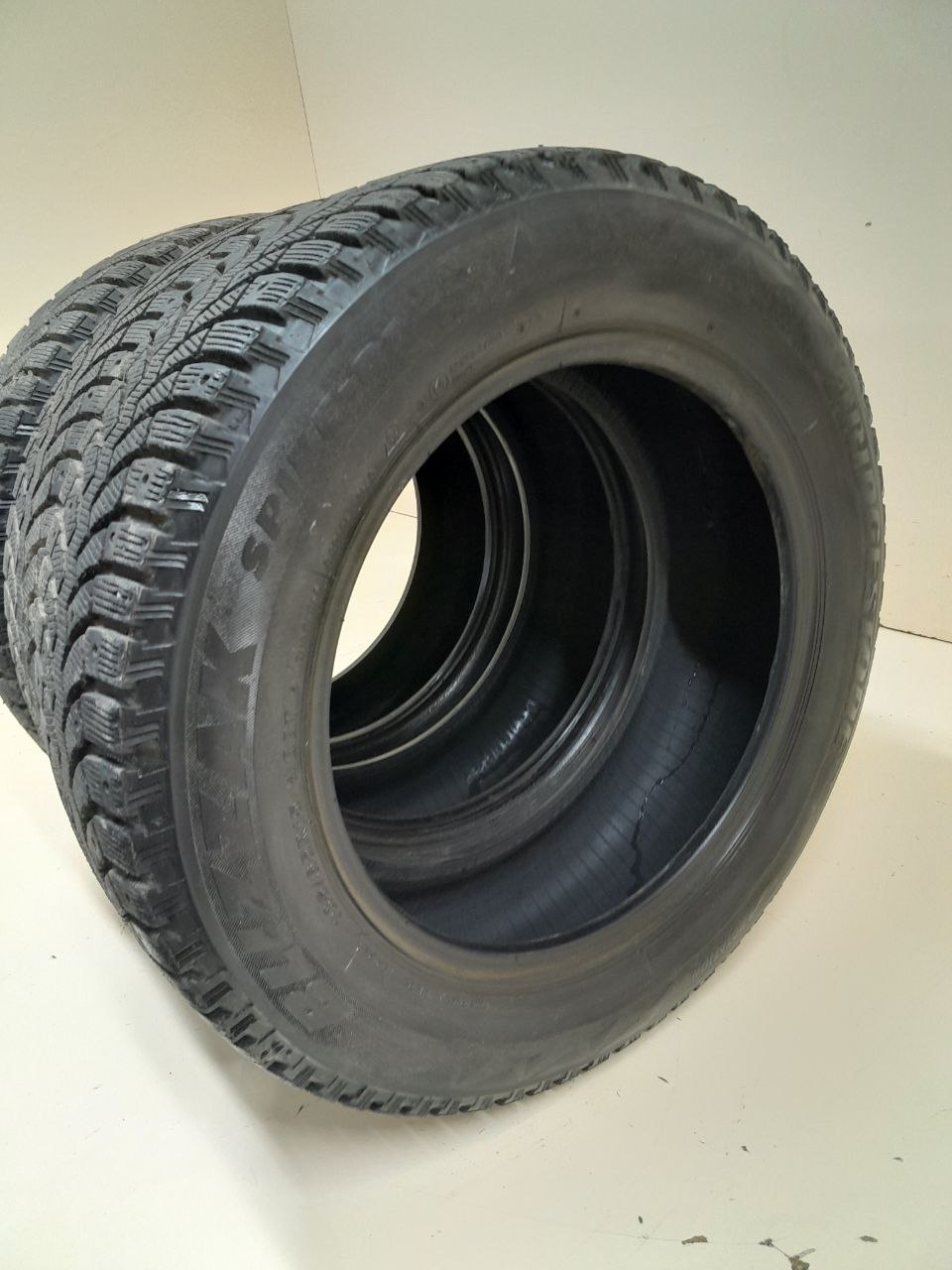 Шины R15 Зимние шипованные Bridgestone Blizzak Spike-01 Шины R15 Зимние шипованные Bridgestone Blizzak Spike-01