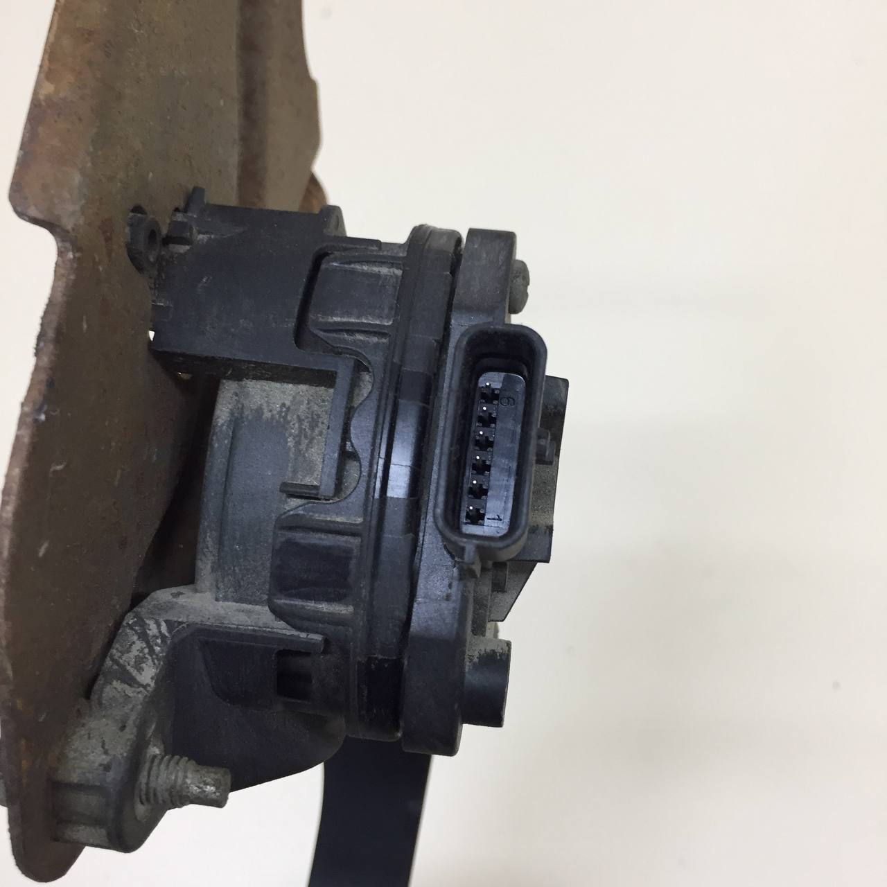 Педаль газа Renault Logan (2) 2014> Педаль газа Renault Logan (2) 2014>