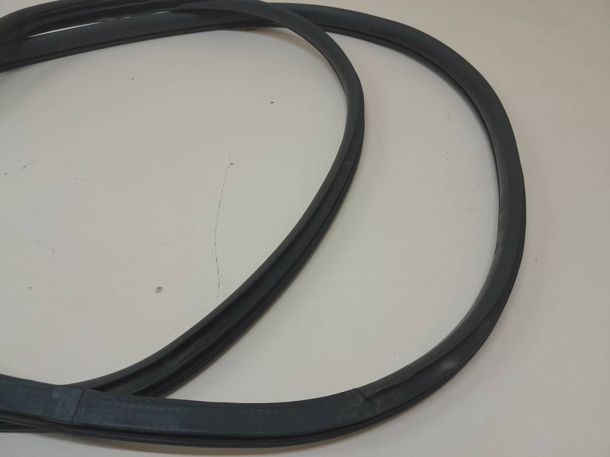 Уплотнитель проема двери задней левой Hyundai ix55 2007-2013