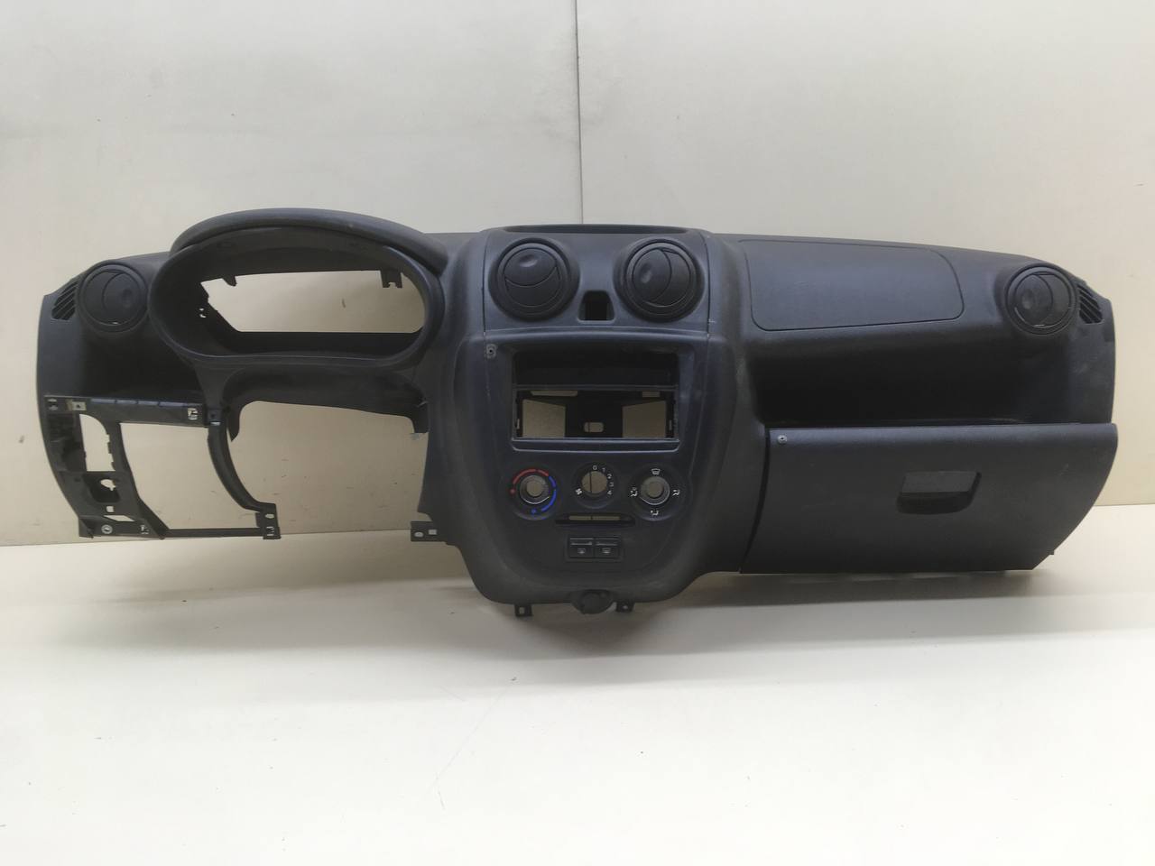 Торпедо Lada Granta 2011>