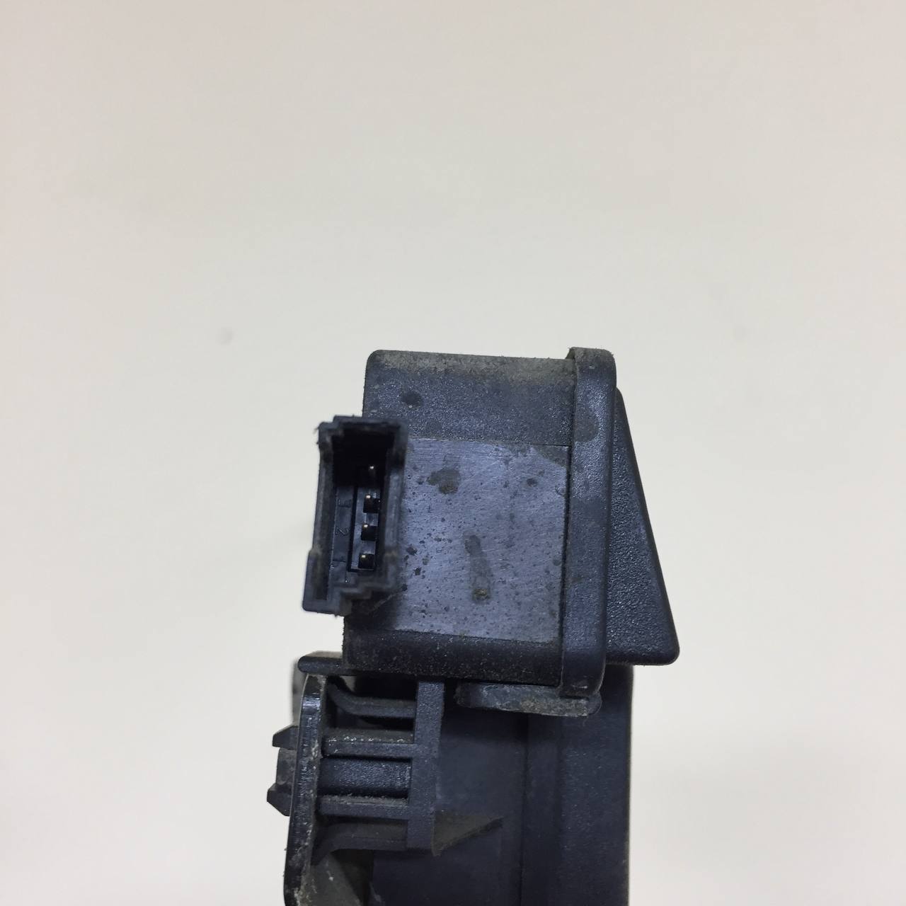Замок багажника BMW 3-series E90/E91 2005-2011 Замок багажника BMW 3-series E90/E91 2005-2011