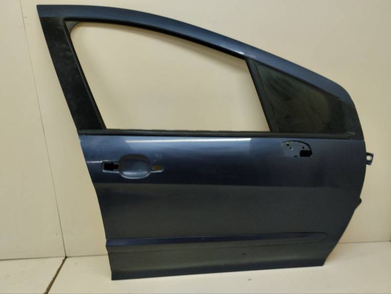 Дверь передняя правая Peugeot 308 2007>
