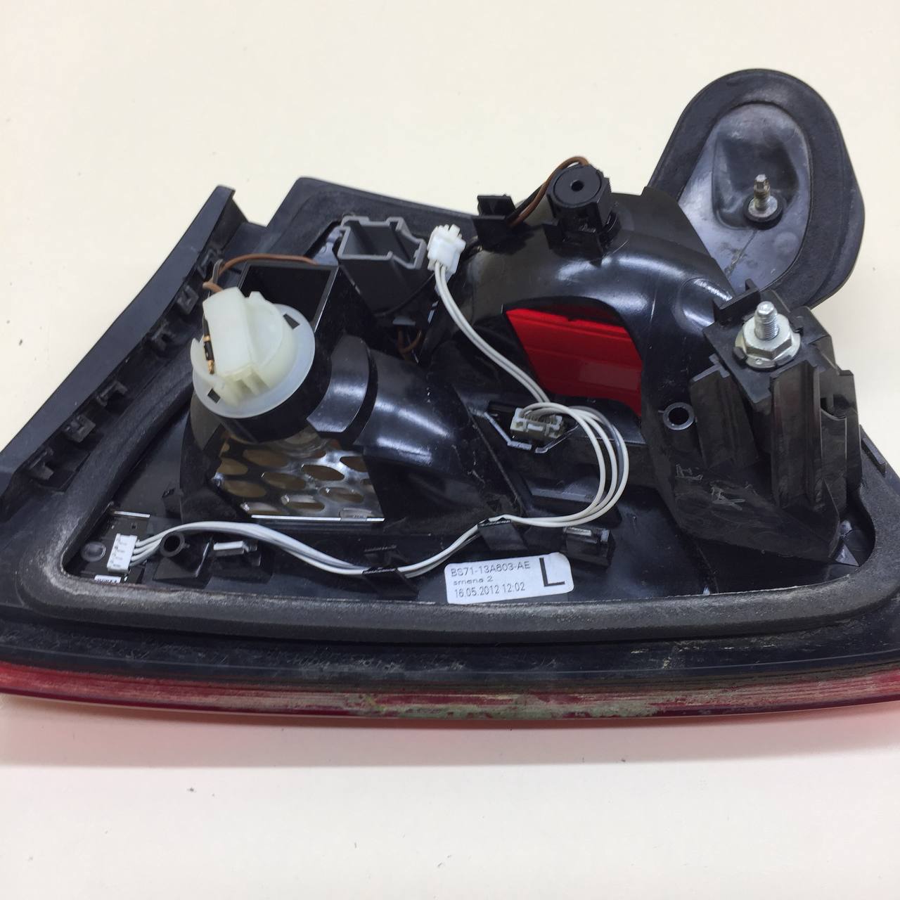 Фонарь задний внутренний левый Ford Mondeo 4 2007-2015