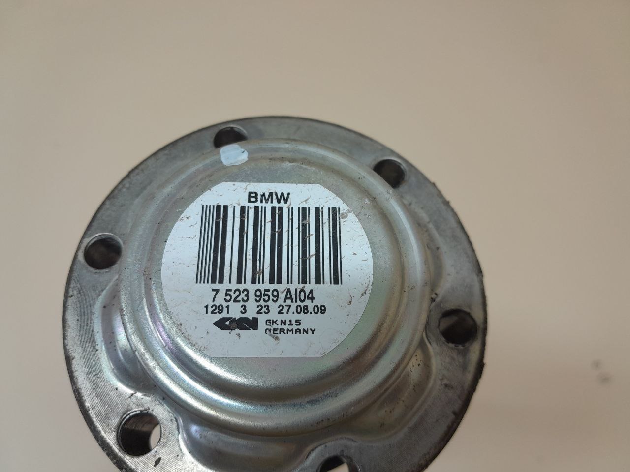 Полуось задняя левая BMW 1-series E87/E81 2004-2011 Полуось задняя левая BMW 1-series E87/E81 2004-2011
