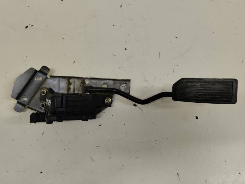 Педаль газа Nissan Almera (N16) 2000-2006 Педаль газа Nissan Almera (N16) 2000-2006