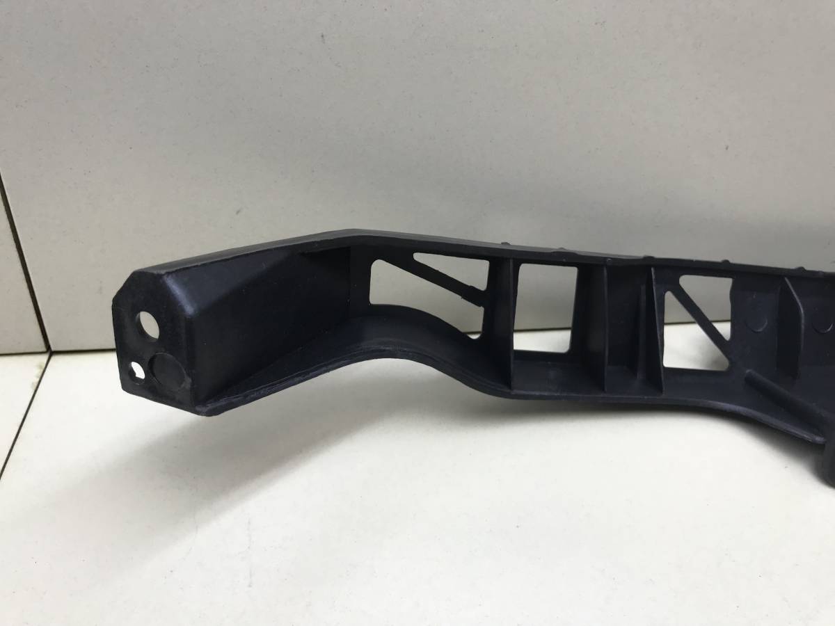 Кронштейн фар левый Mazda Mazda 3 (BK) 2002-2009