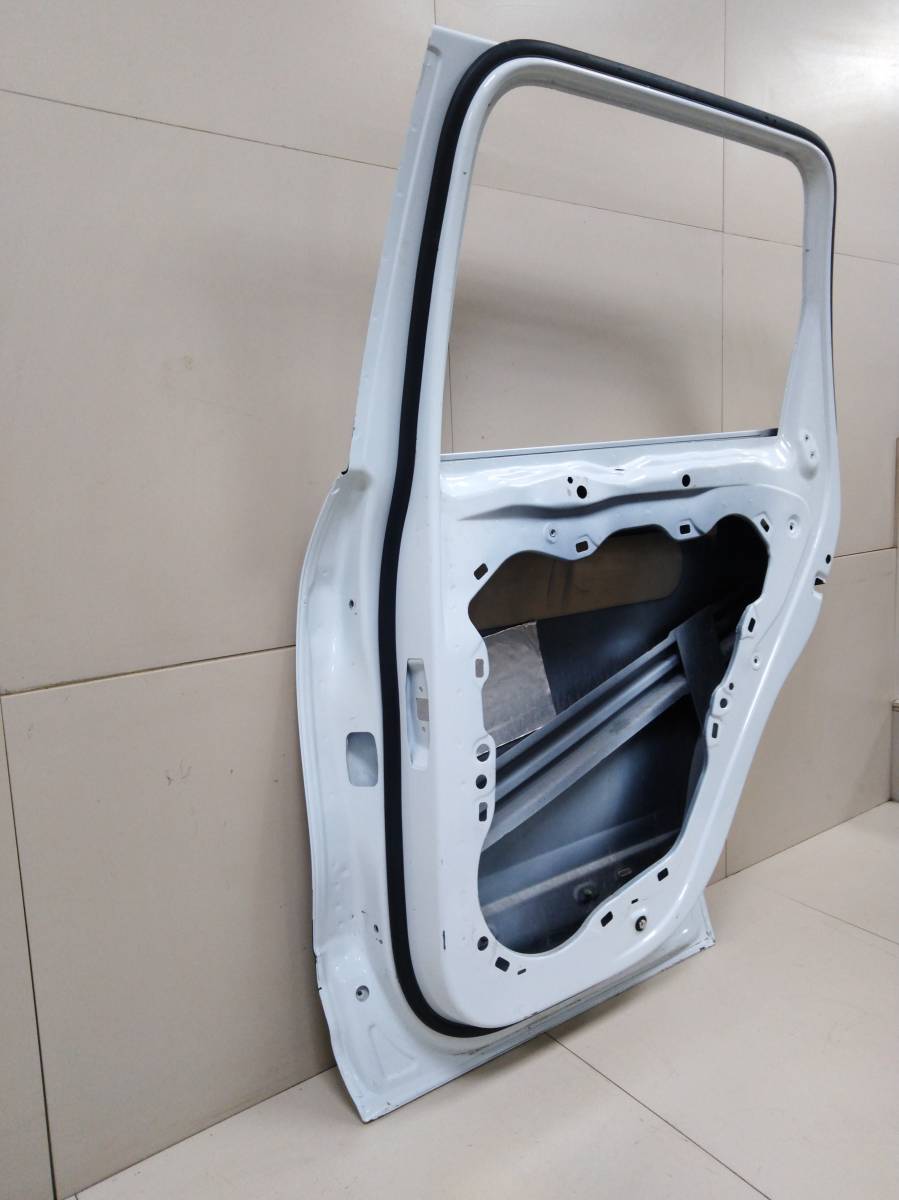Дверь задняя правая Volkswagen Touareg (7P) 2010> Дверь задняя правая Volkswagen Touareg (7P) 2010>