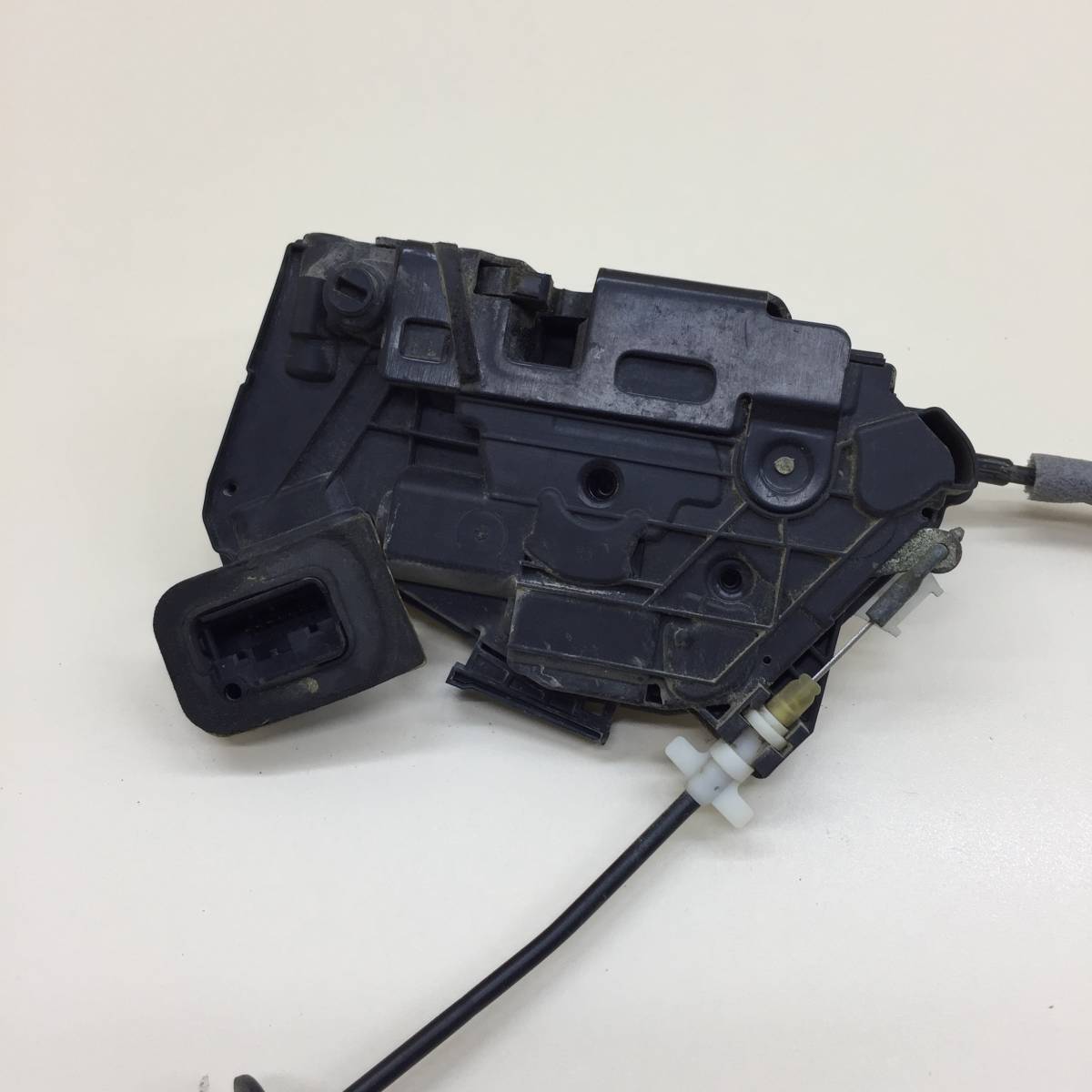 Замок двери передней правой Volkswagen Polo (MK5) 2011-2020