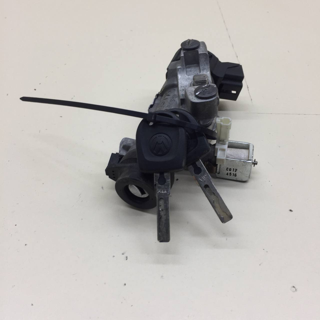 Замок зажигания Volkswagen Polo (MK5) 2011-2020 Замок зажигания Volkswagen Polo (MK5) 2011-2020