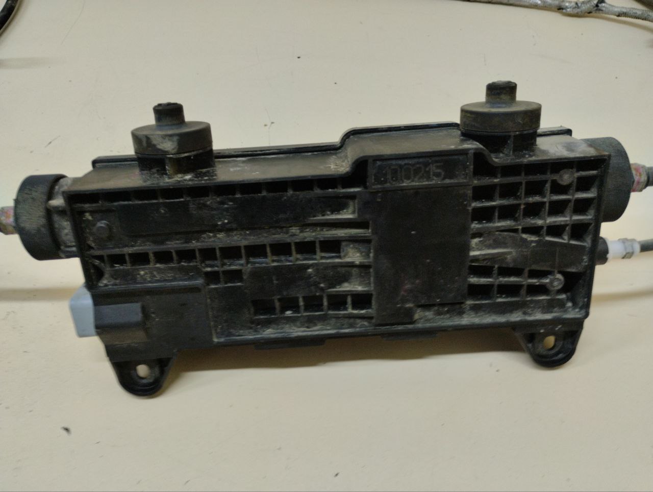Блок управления парковочным тормозом Land Rover Discovery 3 (L319) 2004-2009 Блок управления парковочным тормозом Land Rover Discovery 3 (L319) 2004-2009