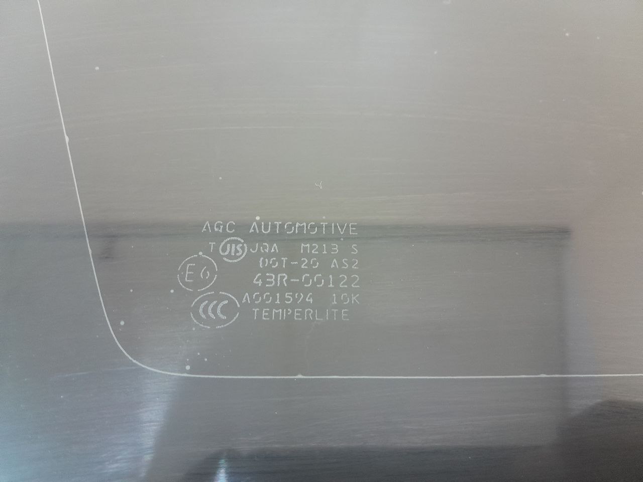 Стекло кузовное глухое левое Suzuki Grand Vitara 2005-2015