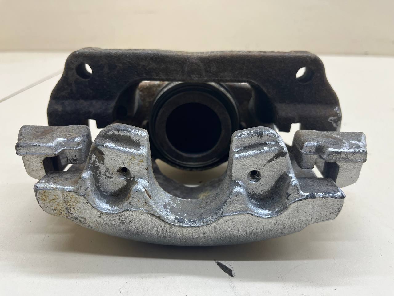 Суппорт передний правый Nissan Terrano (D10) 2014>