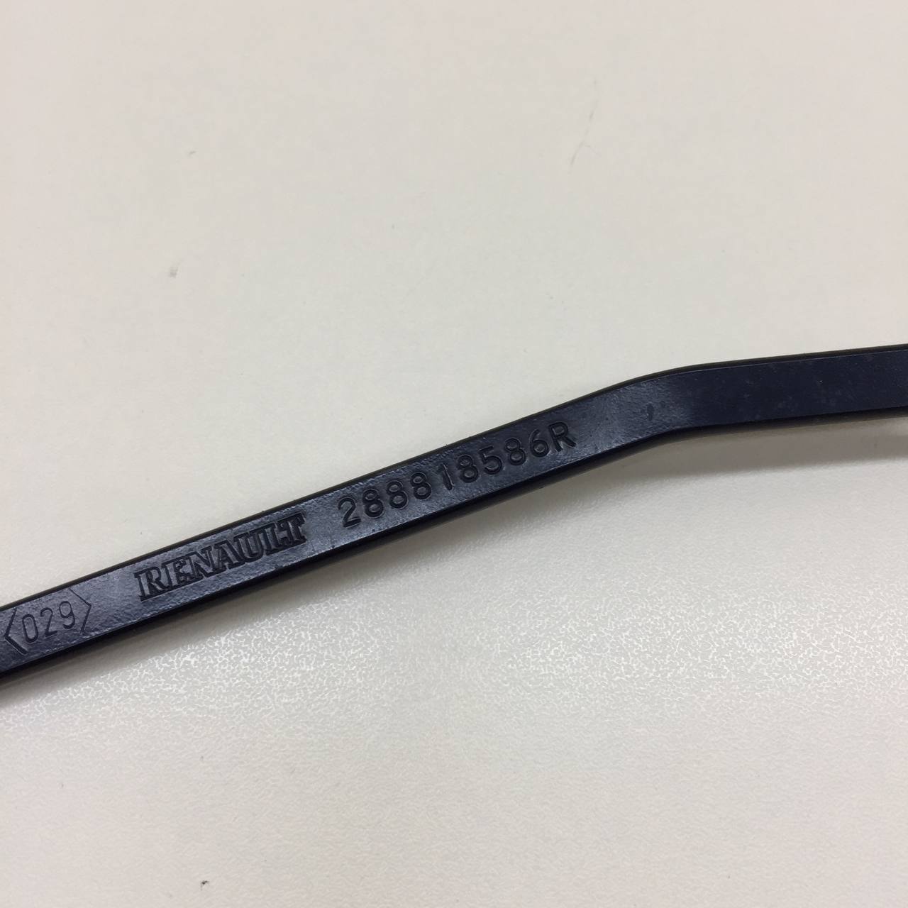 Поводок стеклоочистителя передний левый Renault Logan (2) 2014>