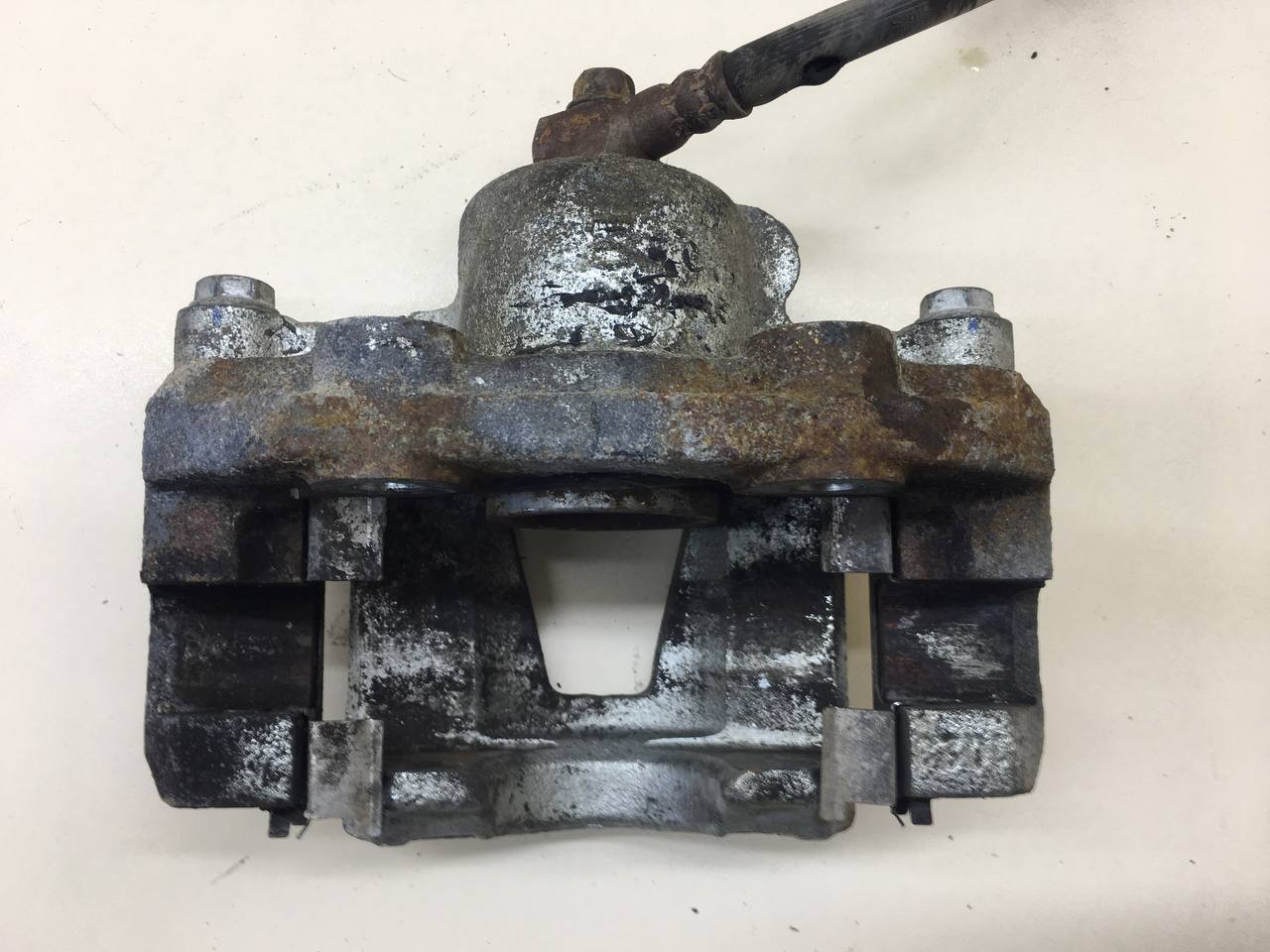 Суппорт передний правый ZAZ Chance 2009-2014