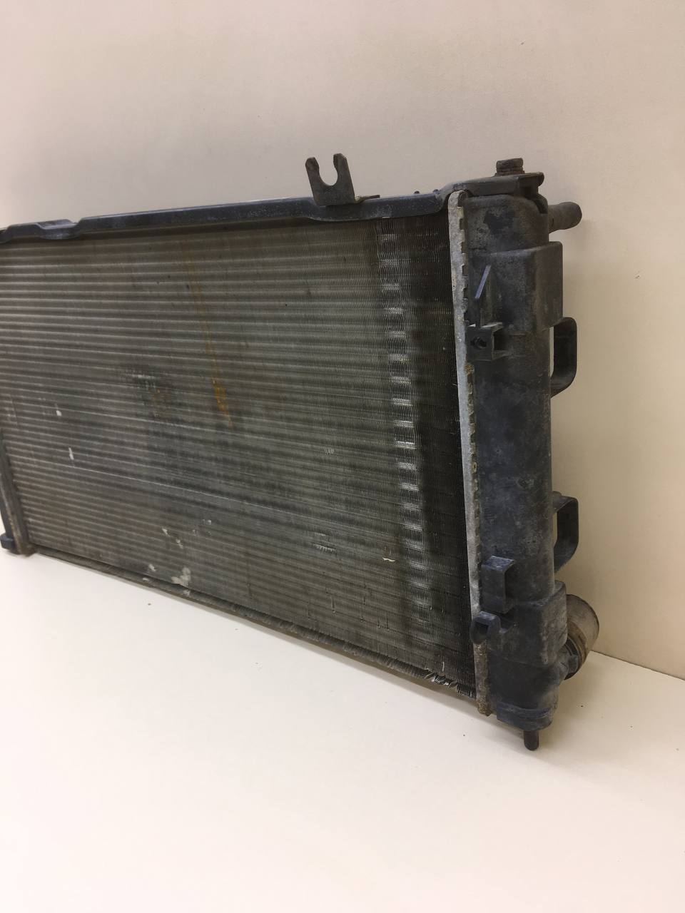 Радиатор охлаждения двигателя Lada Granta 2011>