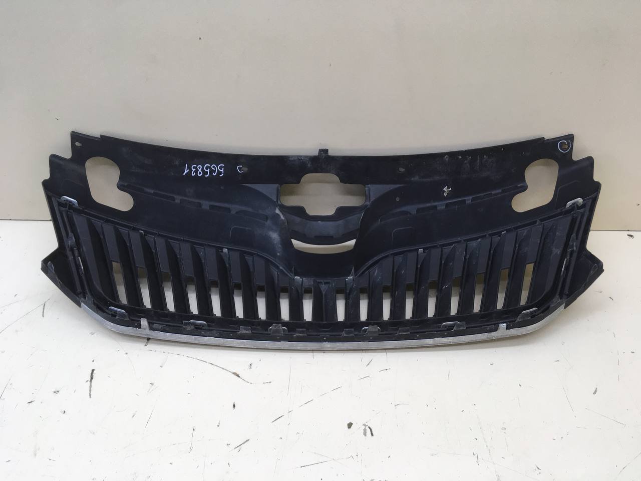 Решетка радиатора Skoda Rapid 2012-2020