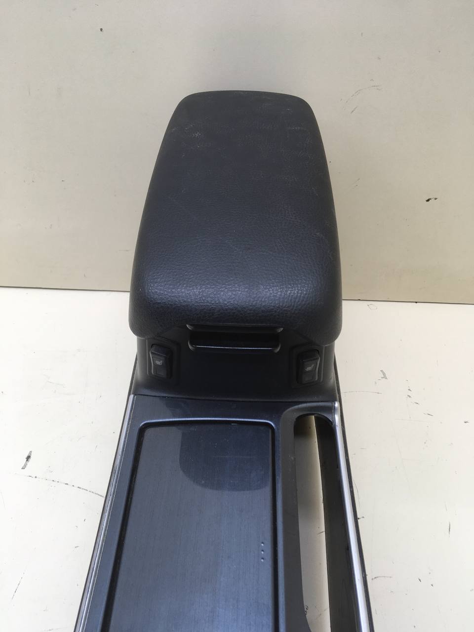 Консоль центральная Mazda Mazda 6 (GG) 2002-2007 Консоль центральная Mazda Mazda 6 (GG) 2002-2007