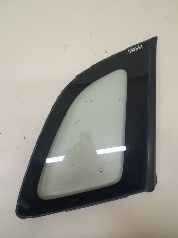 Стекло кузовное глухое правое Suzuki Liana 2001-2007