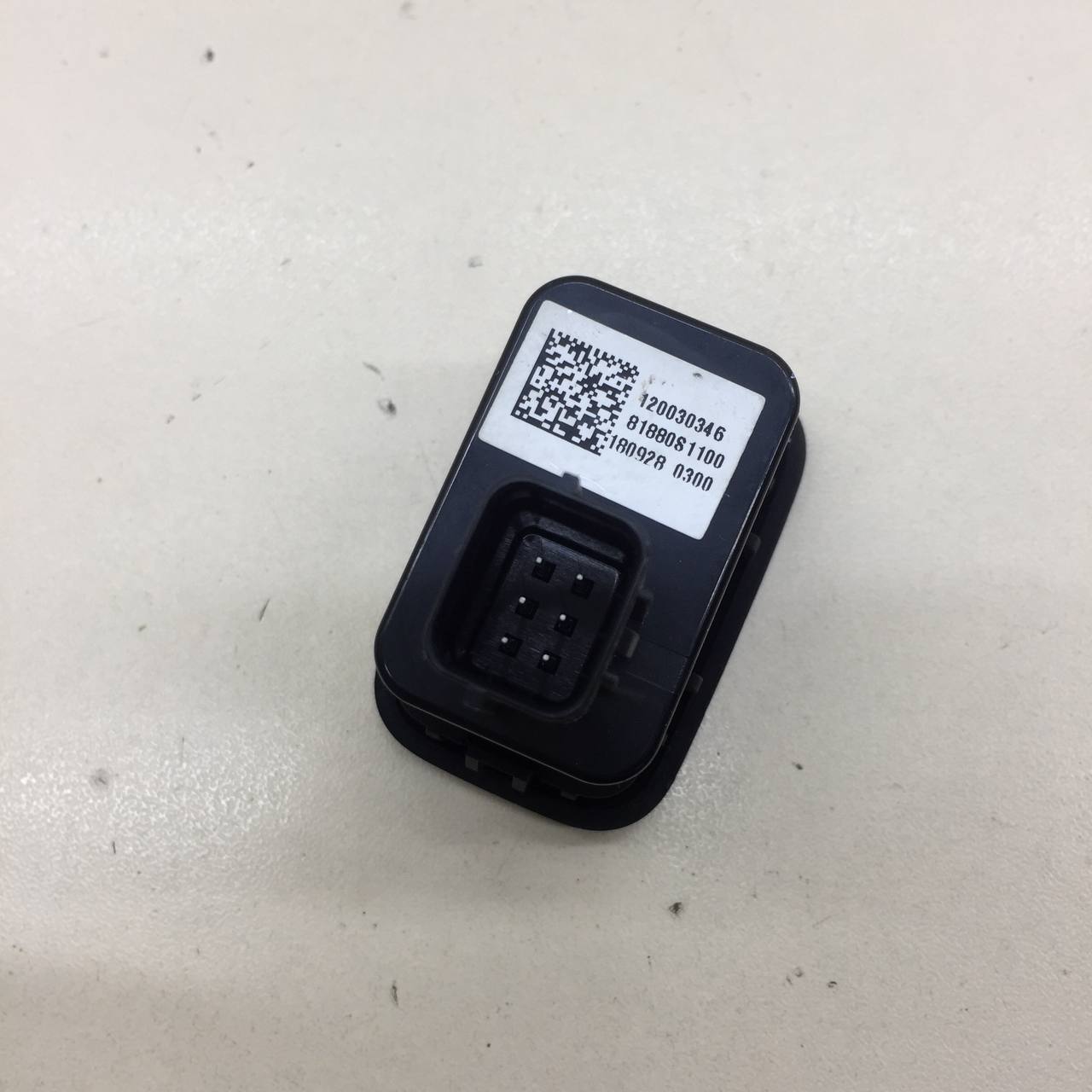 Кнопка открывания багажника Hyundai Santa Fe (TM) 2018-2022 Кнопка открывания багажника Hyundai Santa Fe (TM) 2018-2022