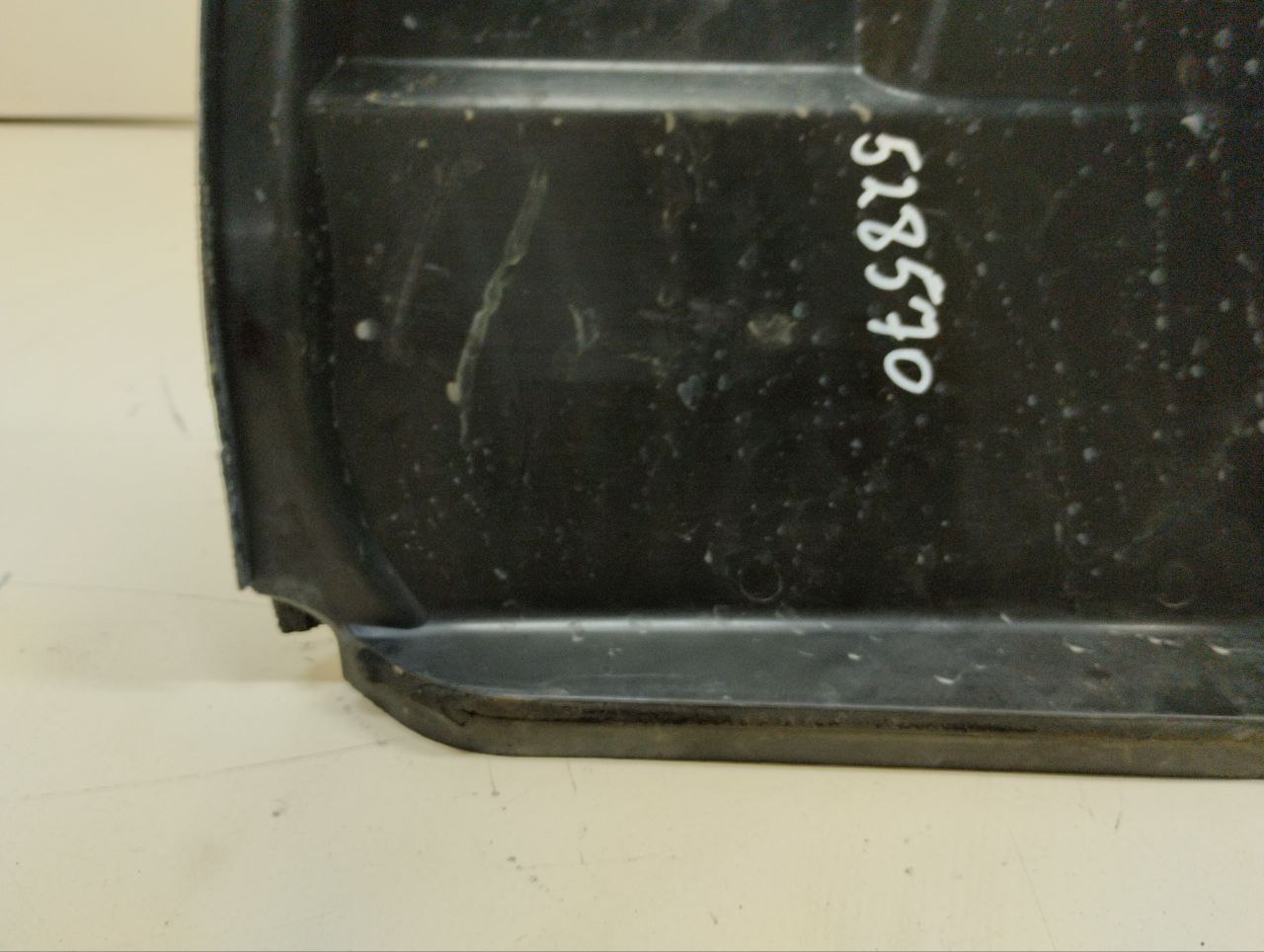 Крышка аккумулятора Land Rover Discovery 3 (L319) 2004-2009 Крышка аккумулятора Land Rover Discovery 3 (L319) 2004-2009