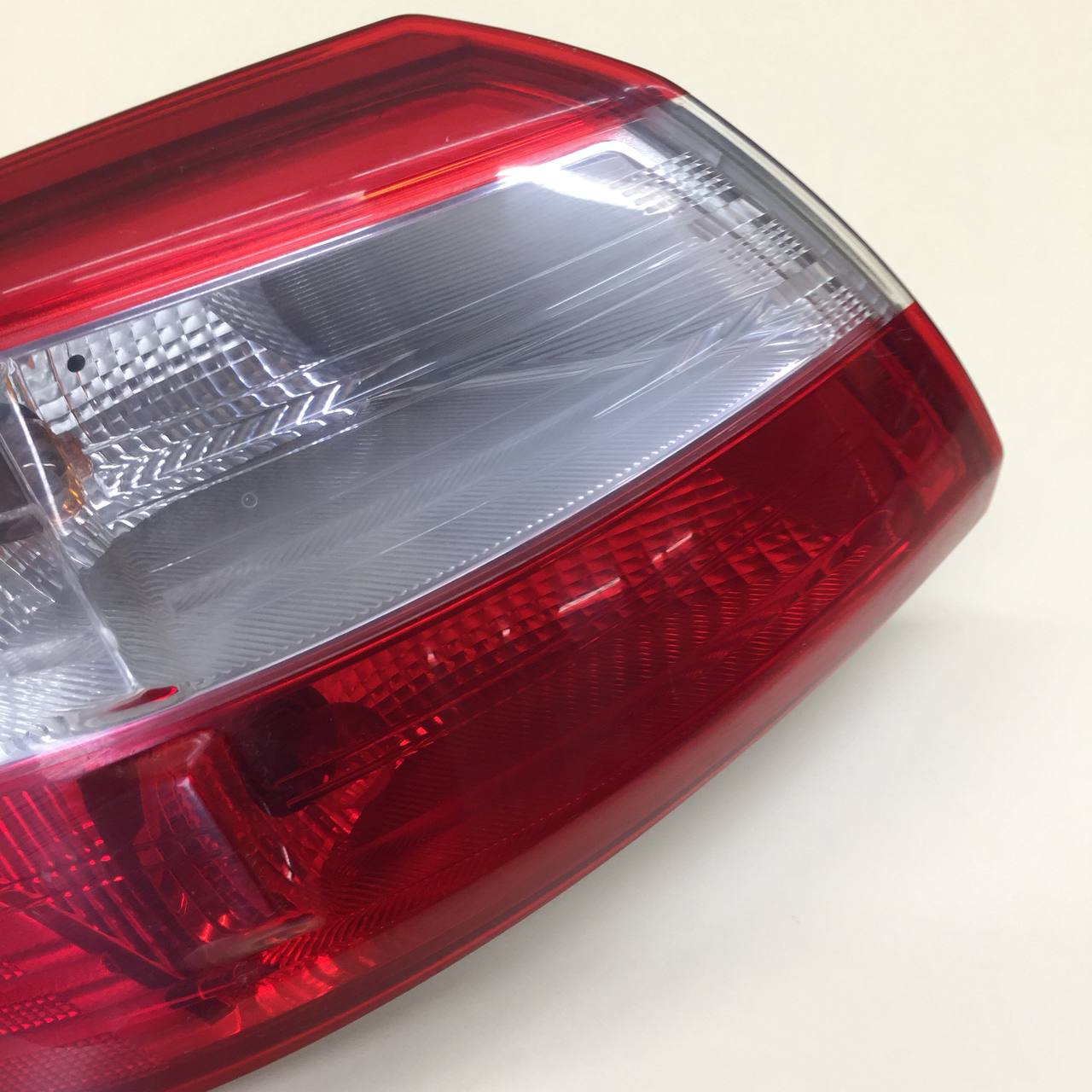 Фонарь задний наружный левый Ford Focus 3 2011>