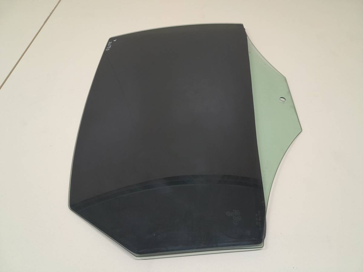 Стекло двери задней правой Volkswagen Polo (MK5) 2011-2020
