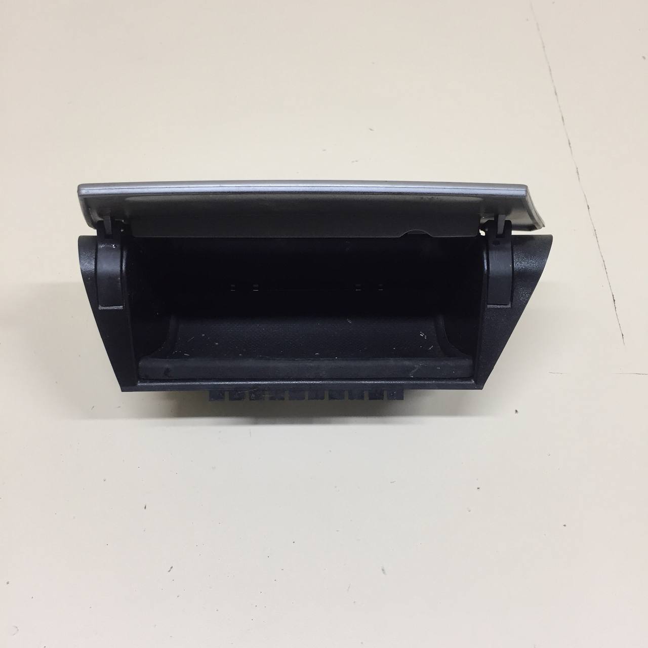 Ящик передней консоли Ford Focus 2 (DB) 2008-2011 Ящик передней консоли Ford Focus 2 (DB) 2008-2011