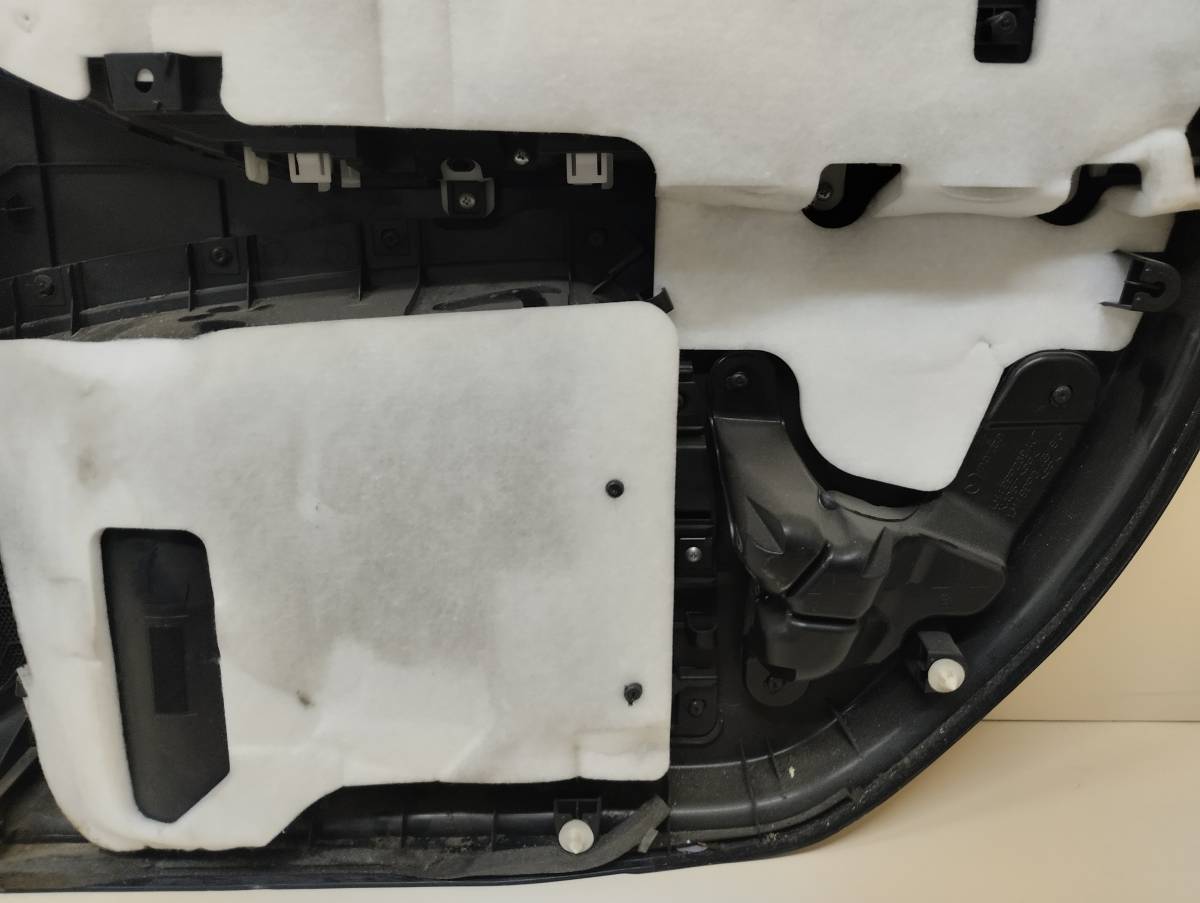 Обшивка двери передней левой Mazda Mazda 3 (BL) 2009-2013 Обшивка двери передней левой Mazda Mazda 3 (BL) 2009-2013