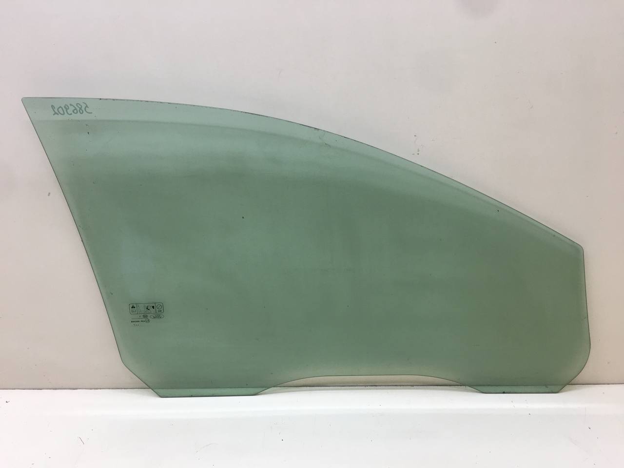 Стекло двери передней левой Ford Focus 2 (DA) 2005-2008
