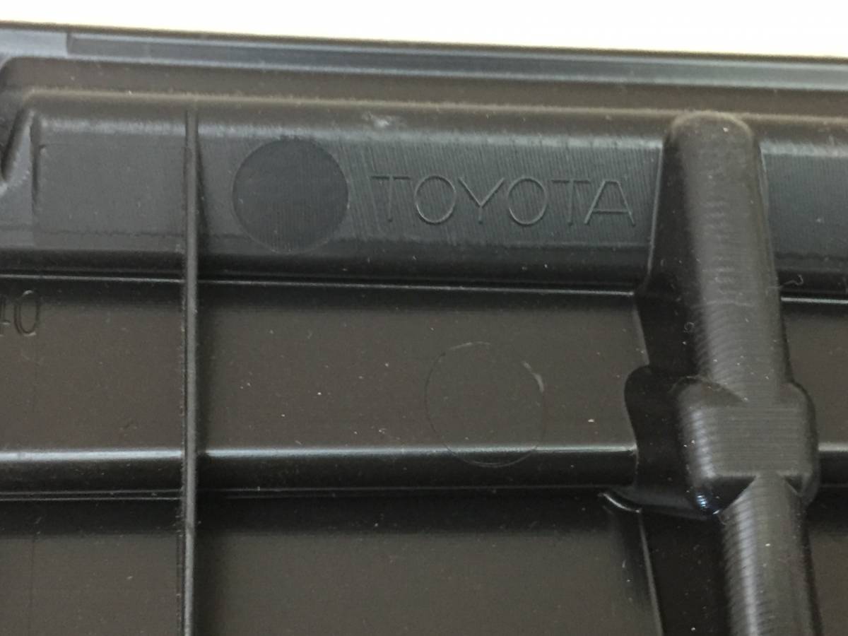 Решетка в бампер правая Toyota Rav 4 (XA40) 2013-2019