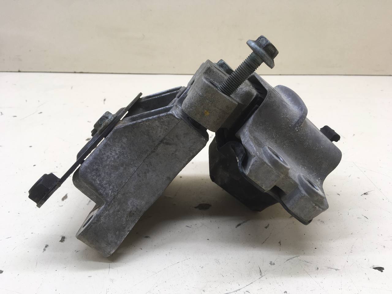 Опора КПП левая Skoda Octavia (A5 1Z-) 2004-2013 Опора КПП левая Skoda Octavia (A5 1Z-) 2004-2013