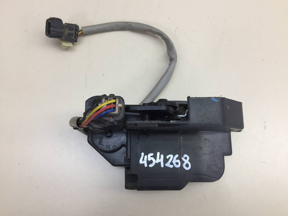 Замок двери передней правой Hyundai Getz 2002-2010