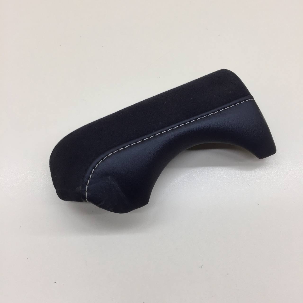 Накладка (кузов внутри) Toyota Rav 4 (XA40) 2013-2019