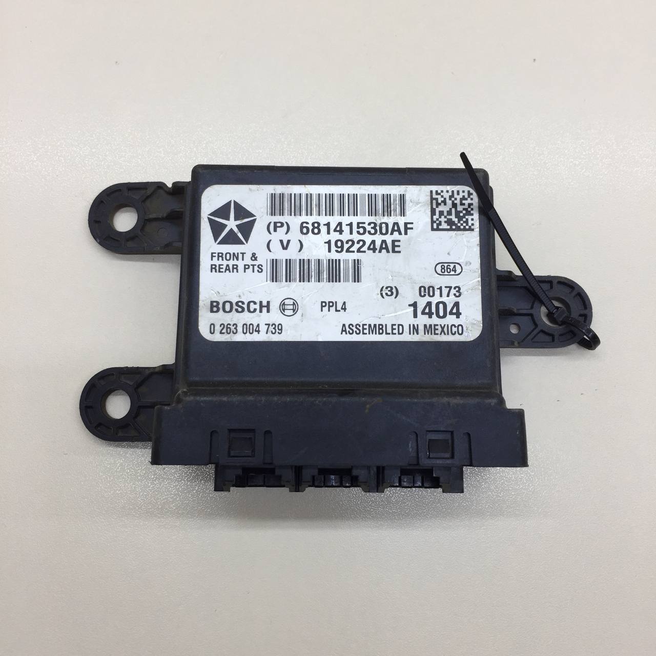 Блок управления парктроником Jeep Grand Cherokee (WK2) 2010>