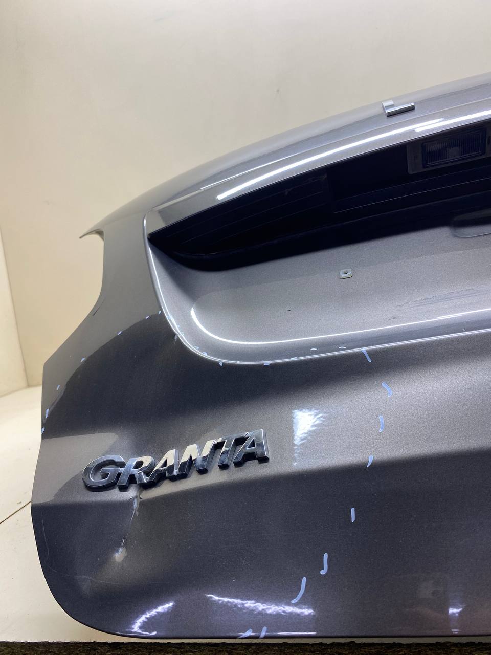 Дверь багажника со стеклом Lada Granta 2011>
