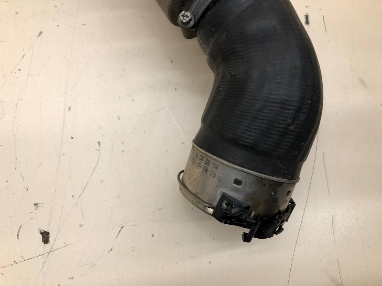 Патрубок интеркулера Volvo XC60 2008-2017