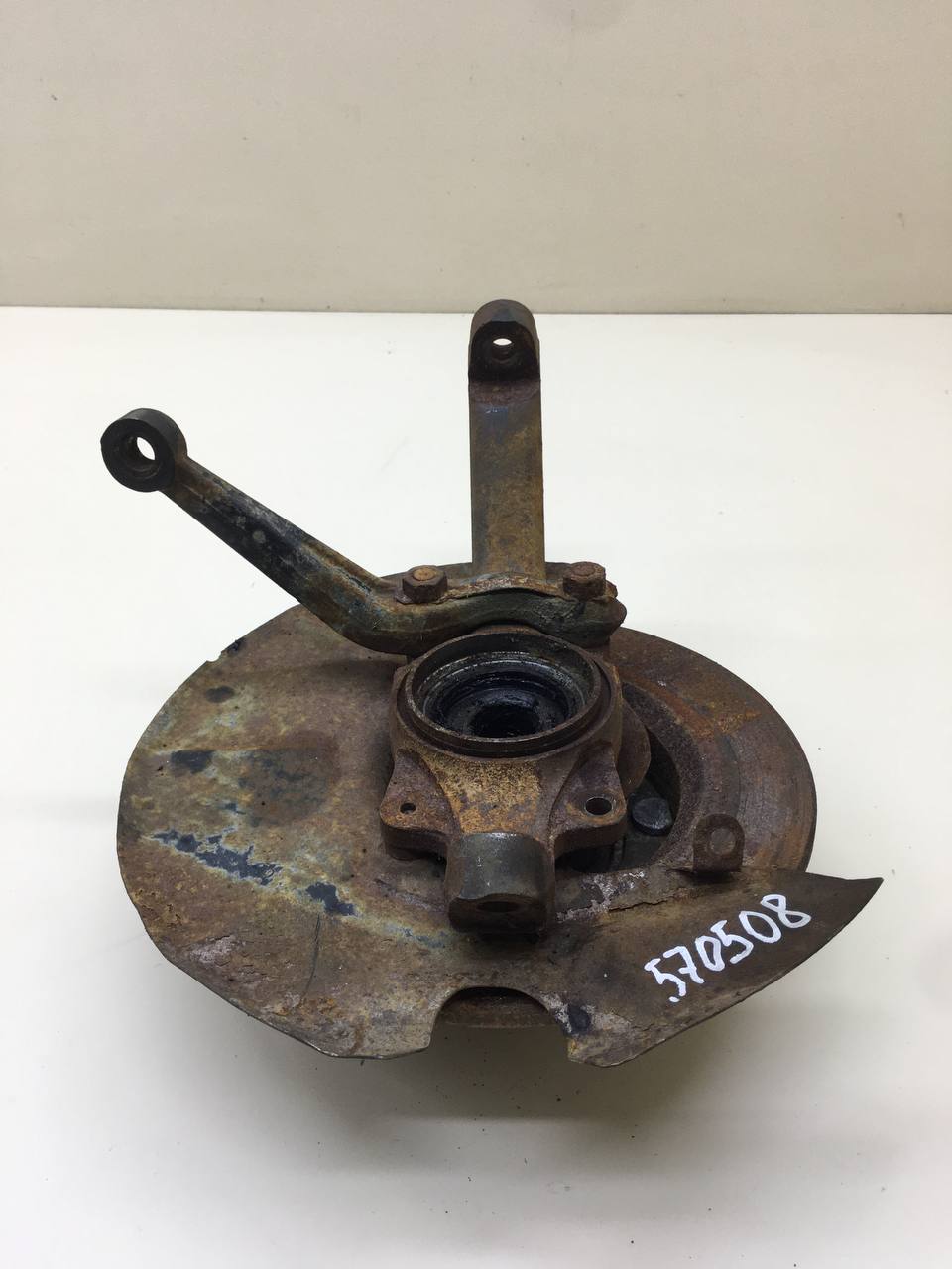 Кулак поворотный передний левый Lada Niva 2131 1993>