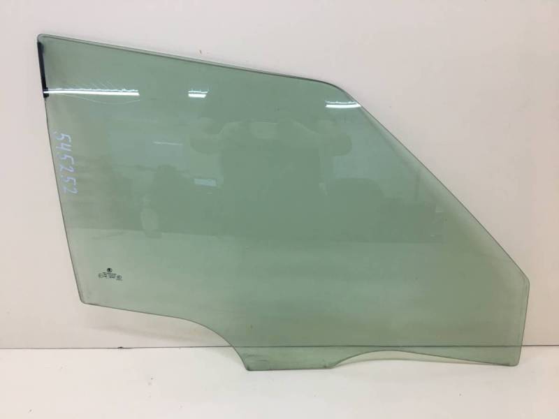 Стекло двери передней правой Skoda Fabia (5J) 2007-2014