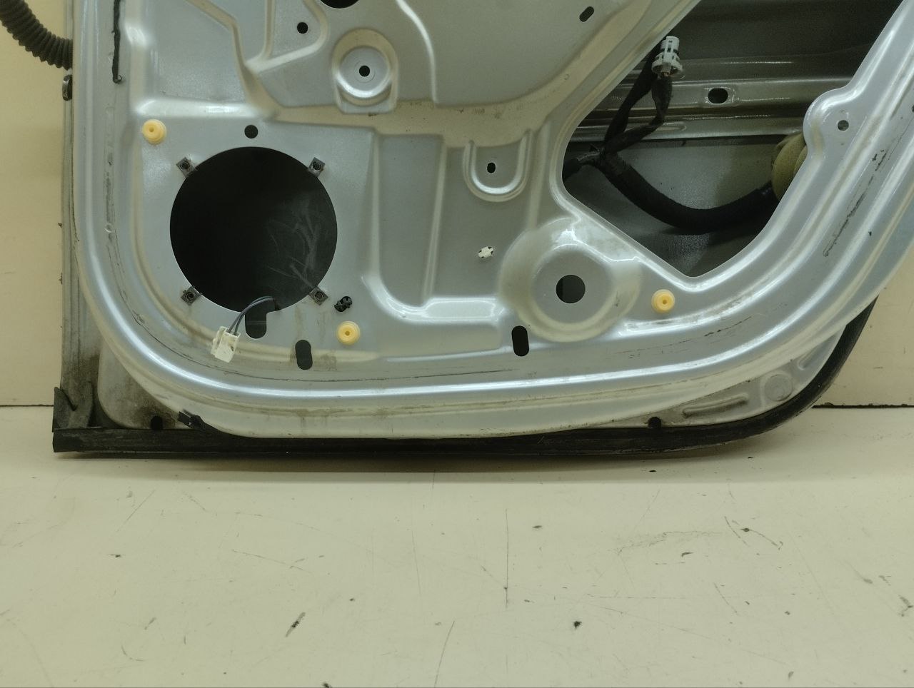 Дверь задняя правая Renault Duster (HSA, HSM) 2012> Дверь задняя правая Renault Duster (HSA, HSM) 2012>
