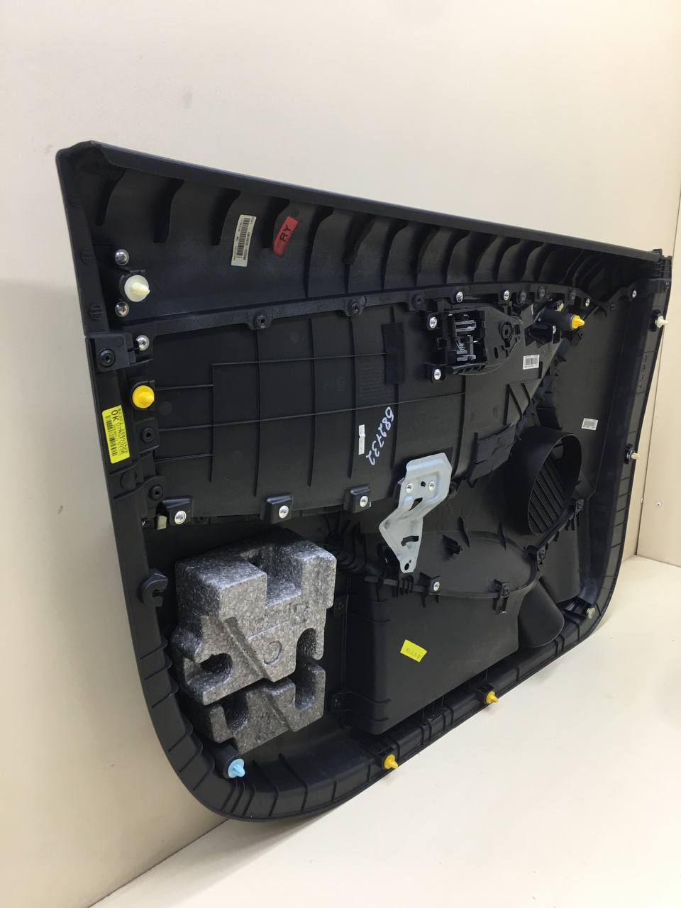 Обшивка двери передней правой Hyundai Elantra (MD) 2011-2016