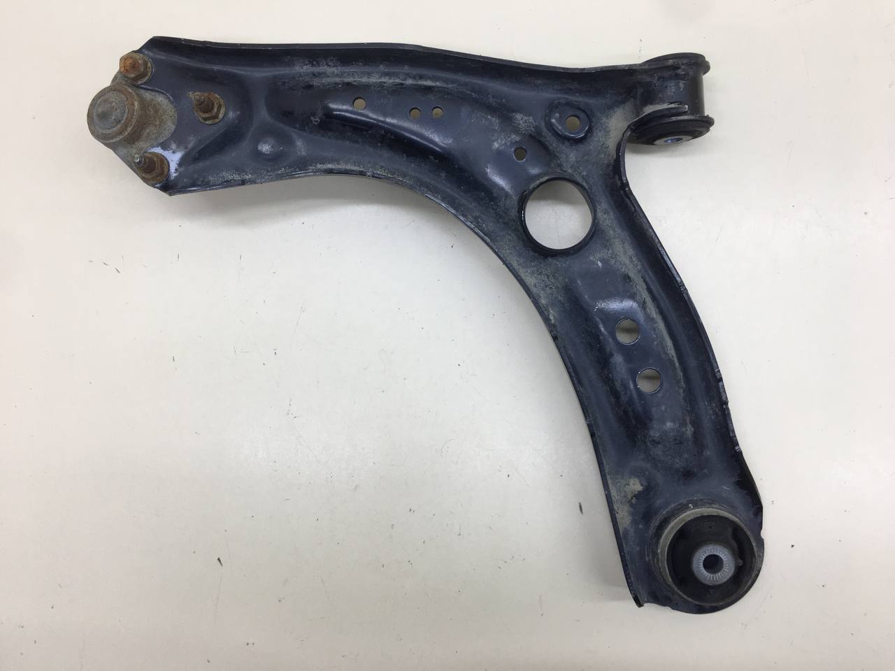 Рычаг передний правый Skoda Karoq 2017>