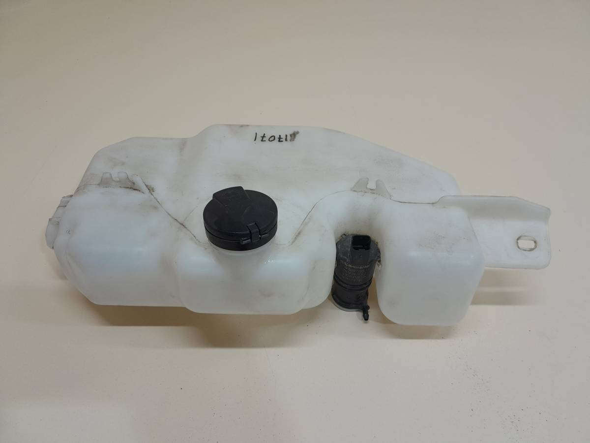 Бачок омывателя Lada Vesta 2015>