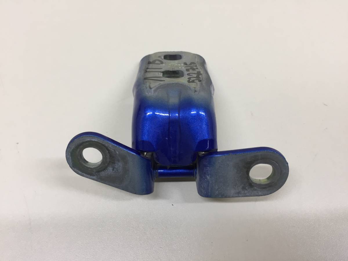 Петля двери передней левой верхняя Chevrolet Aveo T300 2011>