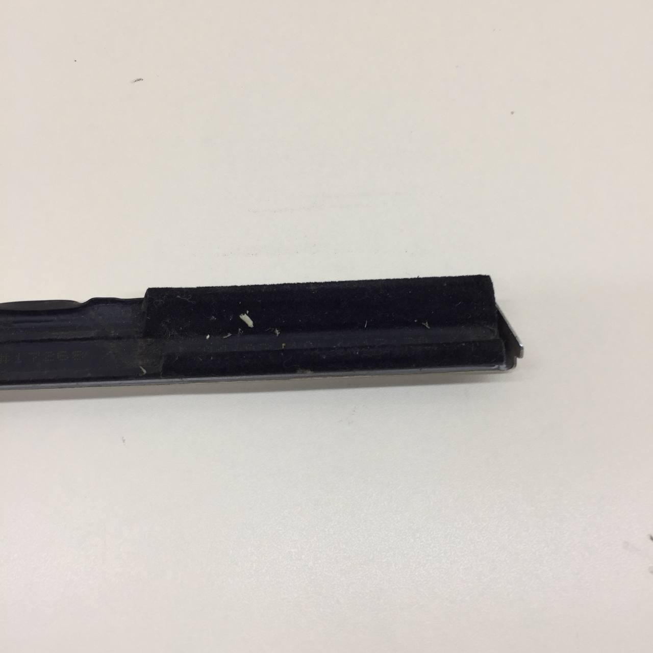 Накладка стекла переднего левого Opel Astra J 2010-2017