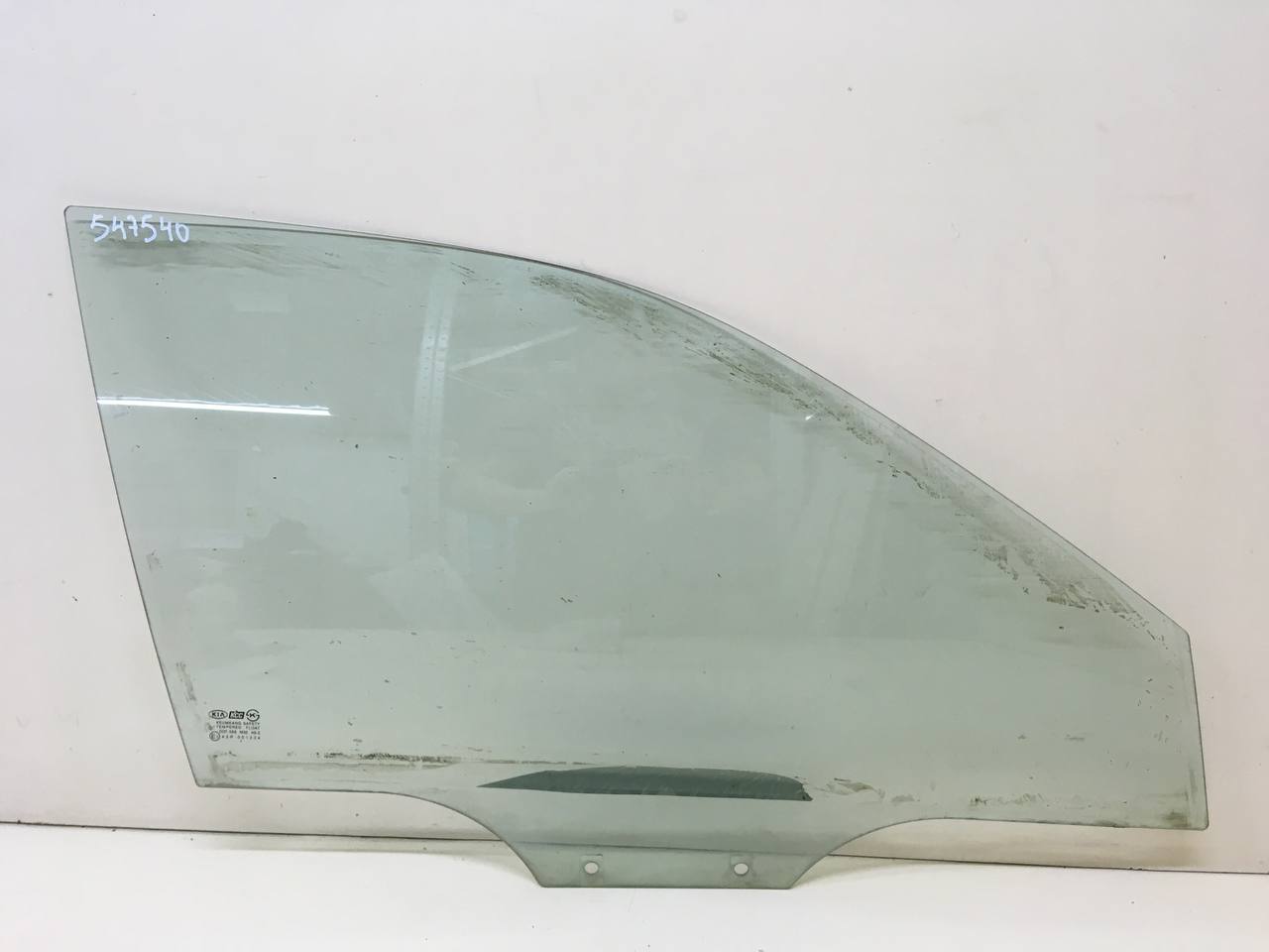 Стекло двери передней правой Kia Sephia 2001-2004