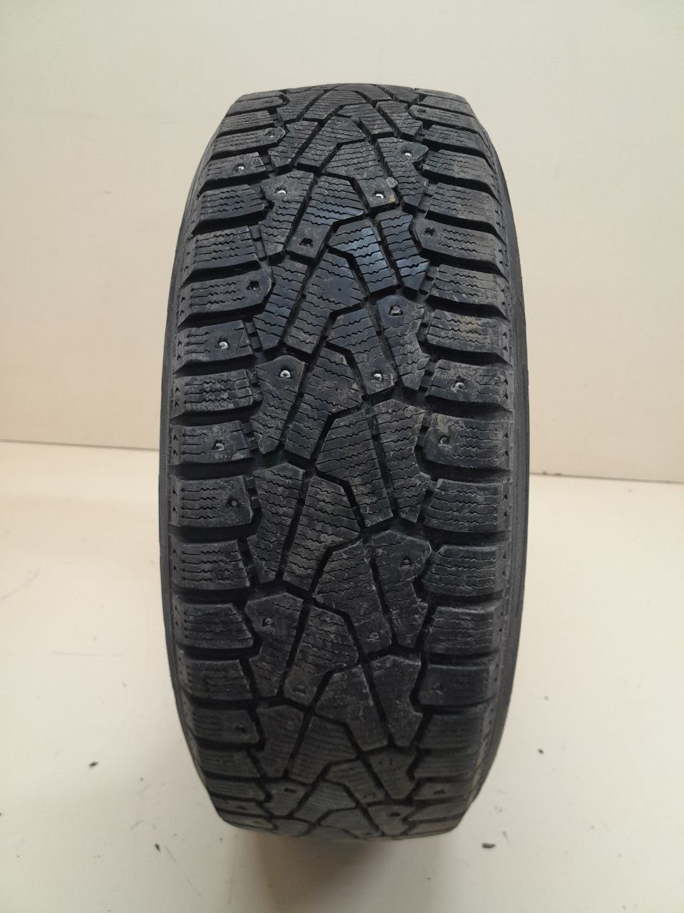 Шины R15 Зимние шипованные Pirelli Winter Ice Zero 