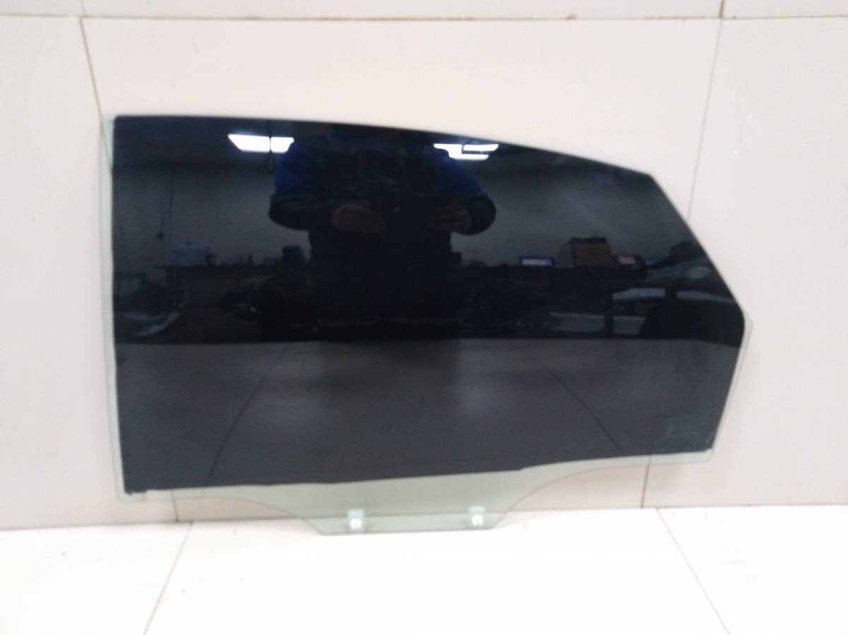 Стекло двери задней левой Daewoo Gentra 2013-2015